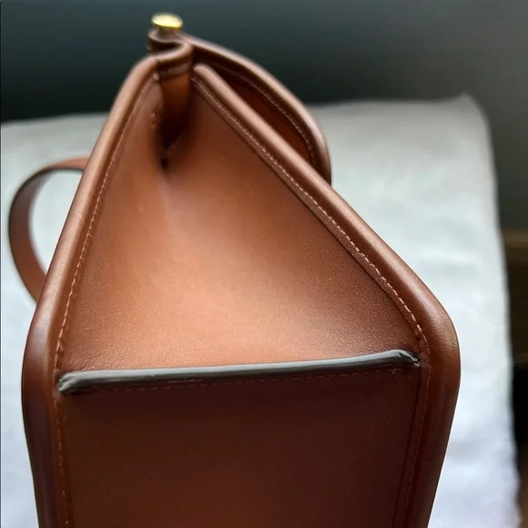 Coach Willis top handle. Tan Brown Leather Top Handle Satchel with Gold Turnlock - Picture 6 of 11